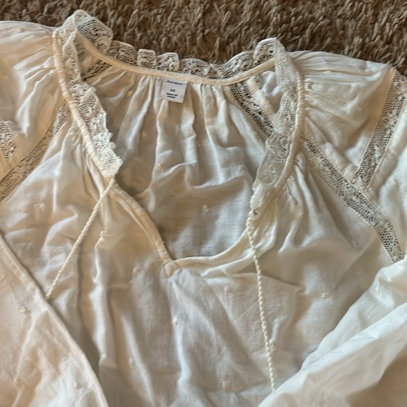 Beige women’s blouse.lace around neck with longer tassels. Long sleeve - Picture 4 of 4